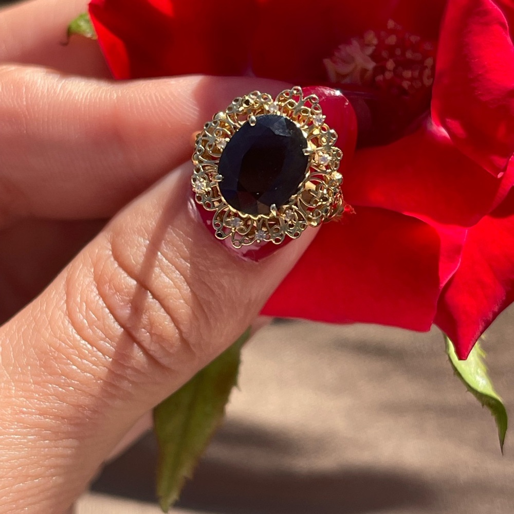 Barroco dolce gabanna gold 18 k Italian gold sapphire size 8